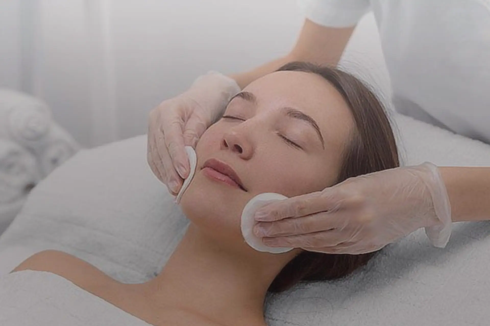 ¿Cada cuánto debo hacerme una limpieza facial?